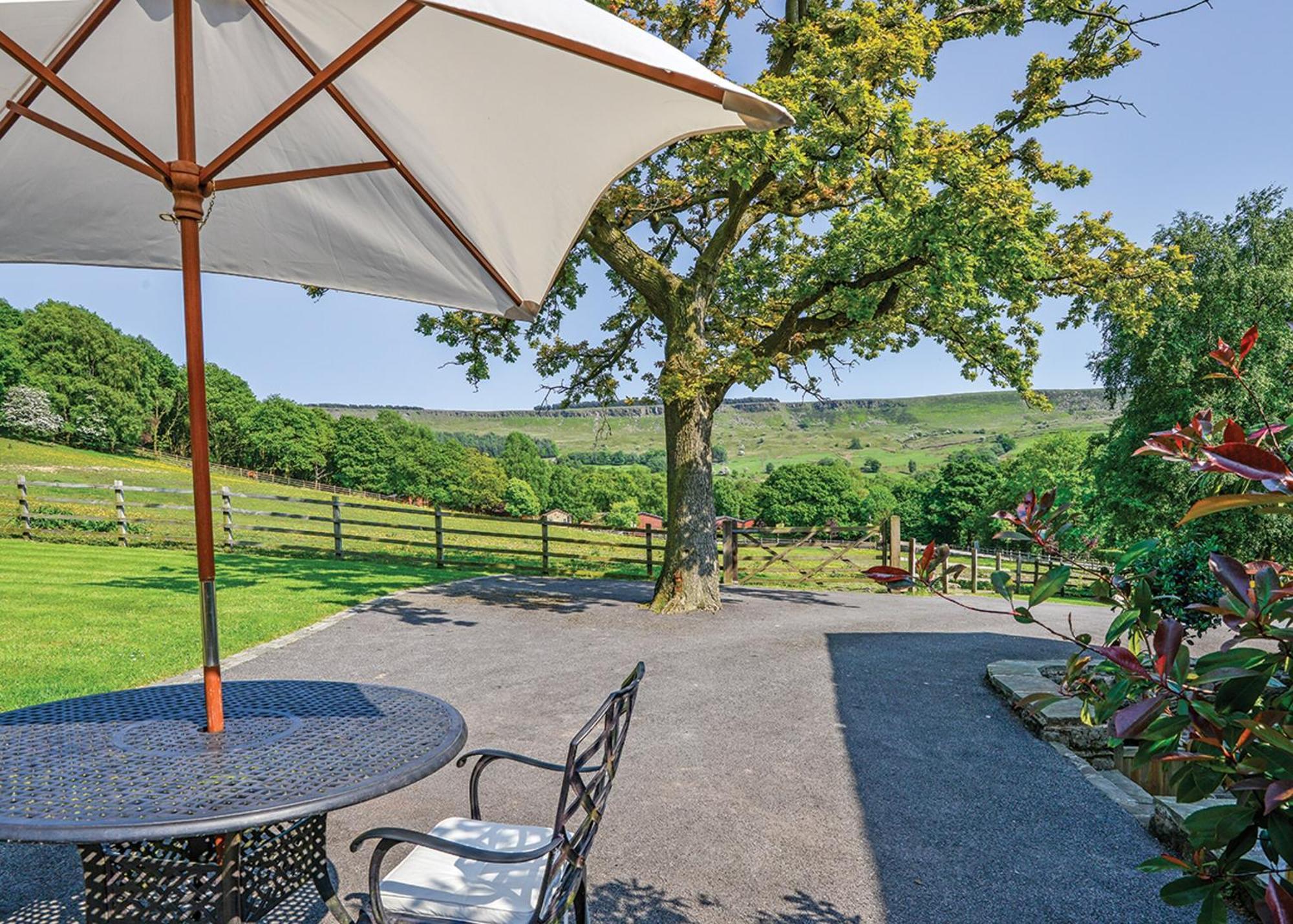 Charlesworth Lodges Glossop Quarto foto